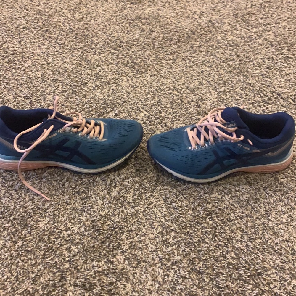 Women’s ASICS - Picture 3 of 6